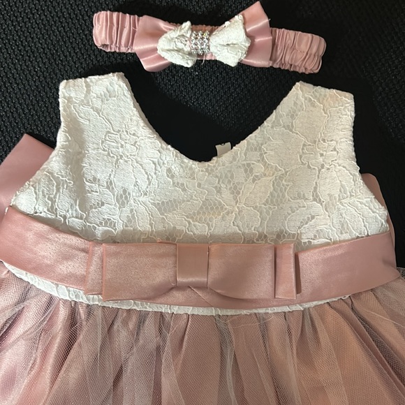 Beautiful pink gown with white lace - Picture 3 of 6